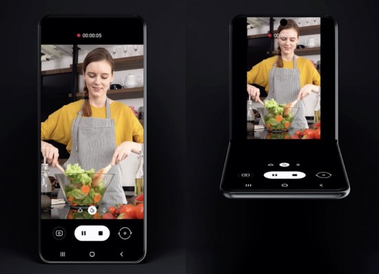 Samsung 2 Foldable SmartPhones Perfect Display